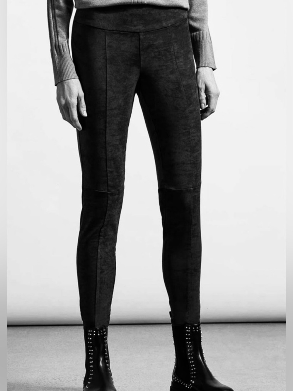 Sz M 🇨🇦⭐️New Tribal Black Faux Suede Flatten It Pant. Never Worn